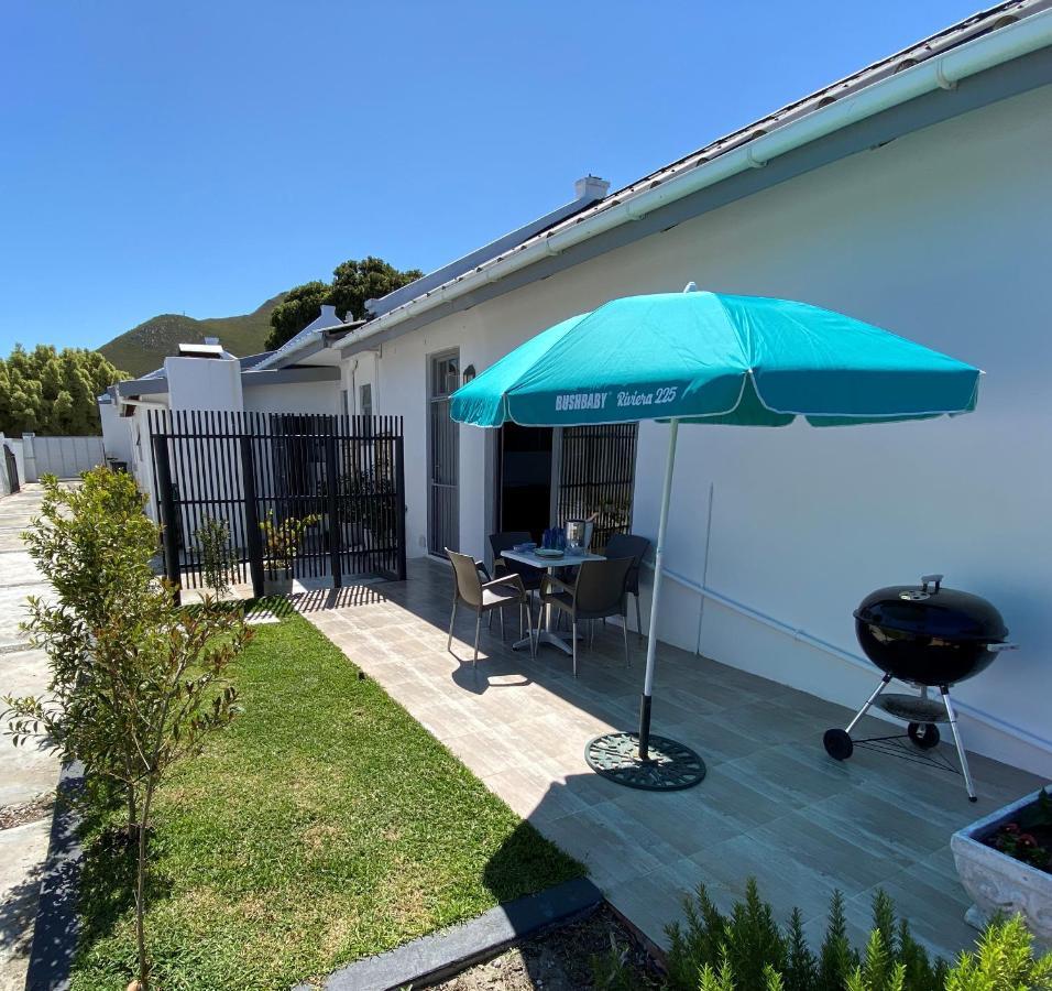 The Lily House Hotell Hermanus Exteriör bild