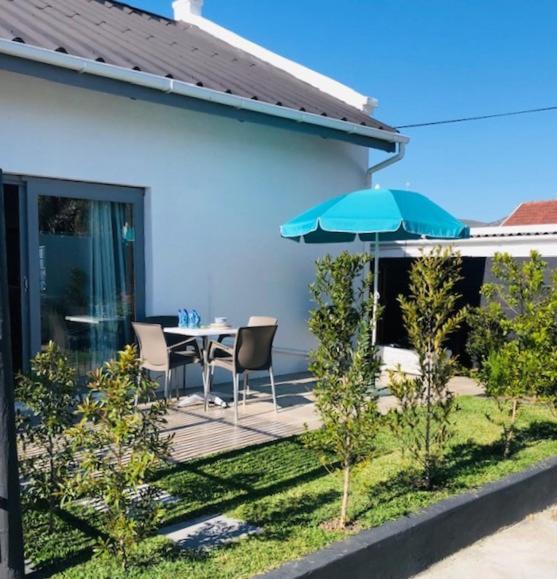 The Lily House Hotell Hermanus Exteriör bild