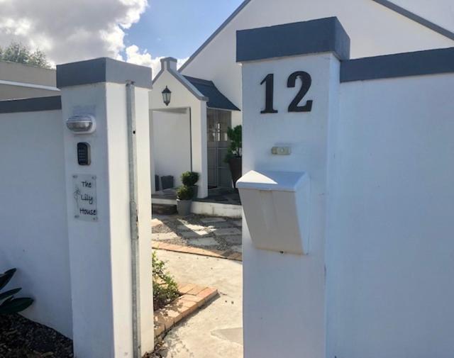 The Lily House Hotell Hermanus Exteriör bild